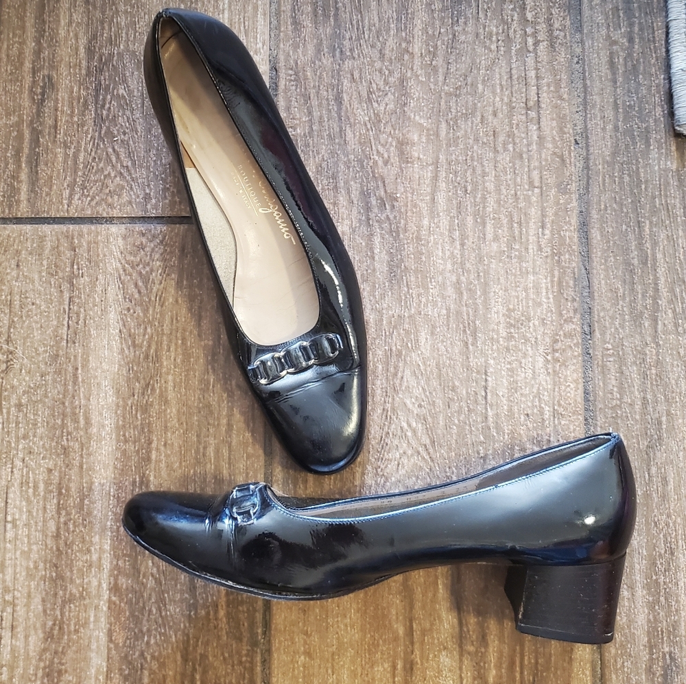 Salvatore Ferragamo Boutique Women's Black Patent Leather Heeled Loafers.